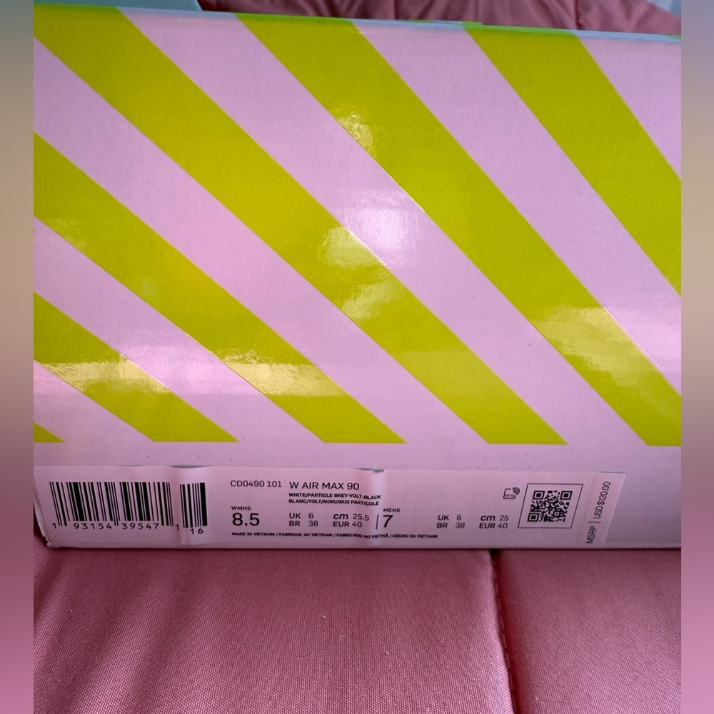 Woman’s Air Max 90 *Neon Green* - Picture 6 of 8